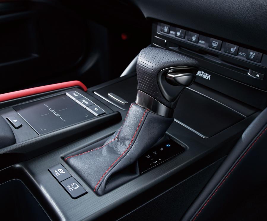 Детали интерьера Lexus ES300h F-Sport 2018 года  (JP) (фото 8 из 22)